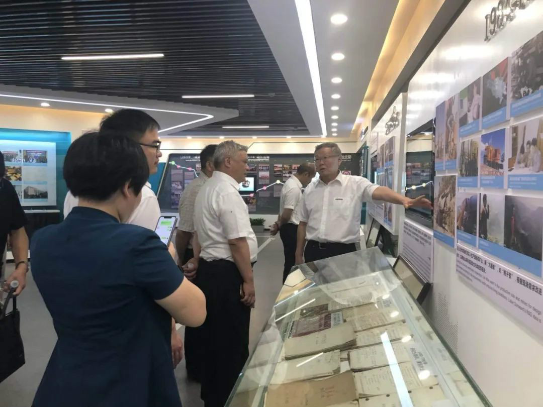 湖南黄金集团董事长黄启富一行考察PA视讯平台