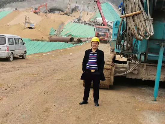 从事基础施工32年的老行家为PA视讯平台旋挖钻机代言