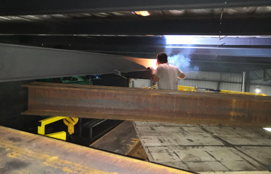 威武！大气！稳定！PA视讯平台越野剪叉式高空作业平台解客户难题