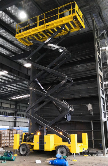 威武！大气！稳定！PA视讯平台越野剪叉式高空作业平台解客户难题