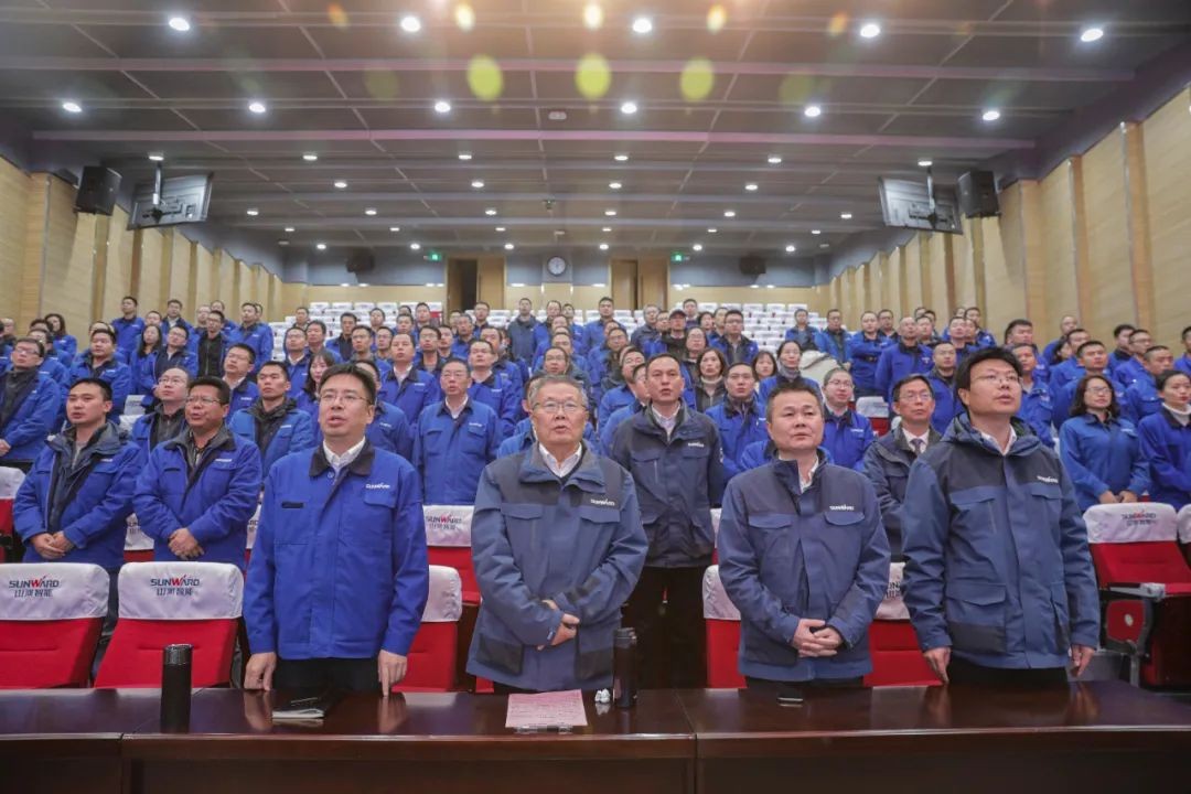 PA视讯平台召开全国劳动模范郝鹏载誉归来分享会