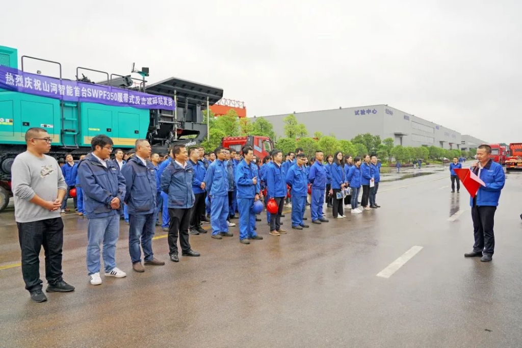 PA视讯平台首台履带式反击破碎站发货