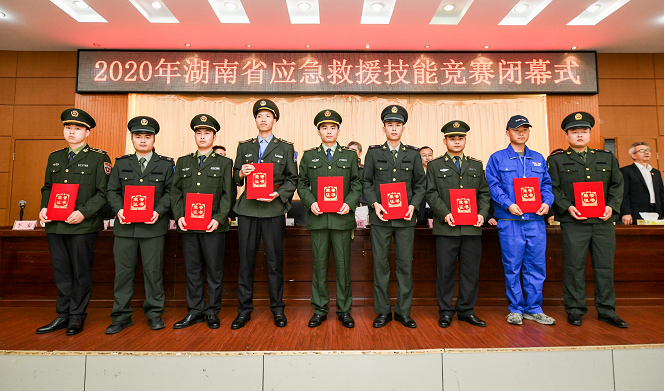 初生牛犊可撼虎 | PA视讯平台应急救援队斩获诸多奖项