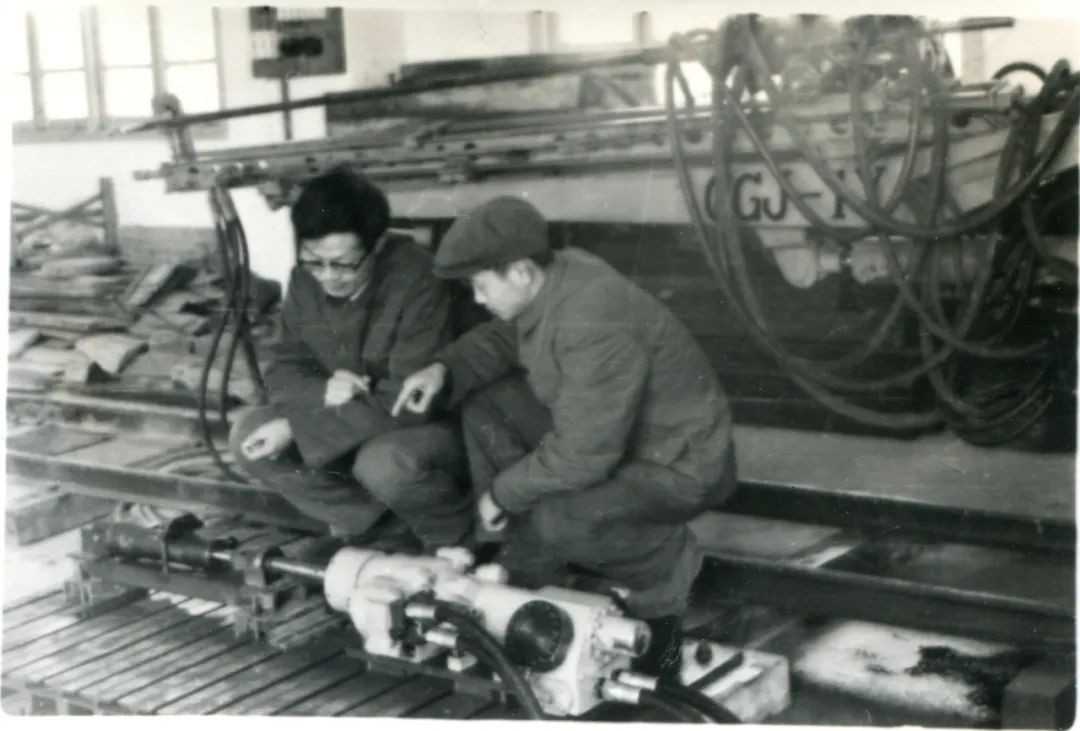 十年两办挖掘机行业年会 PA视讯平台的底气何在