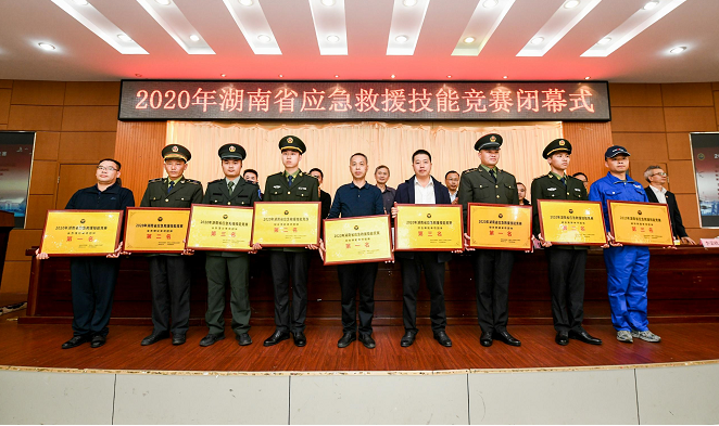 初生牛犊可撼虎 | PA视讯平台应急救援队斩获诸多奖项