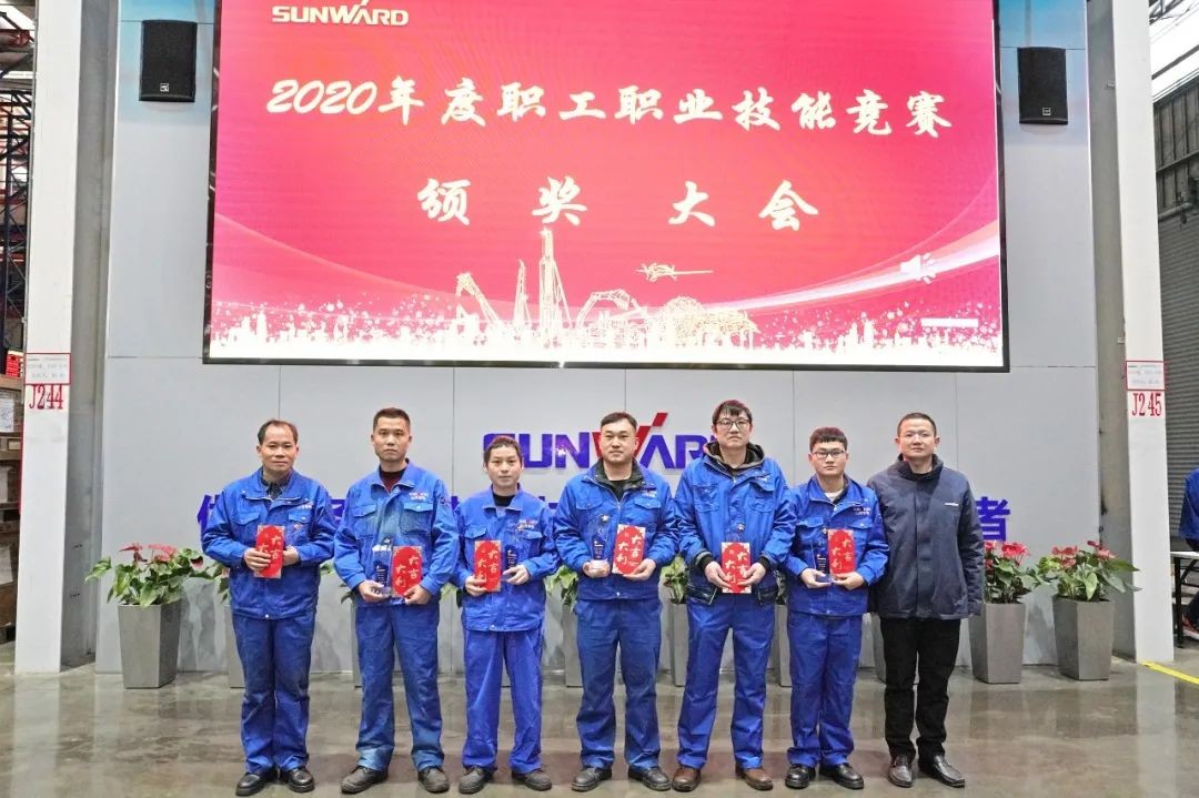 向能工巧匠致敬！PA视讯平台给职业技能竞赛优胜者颁奖