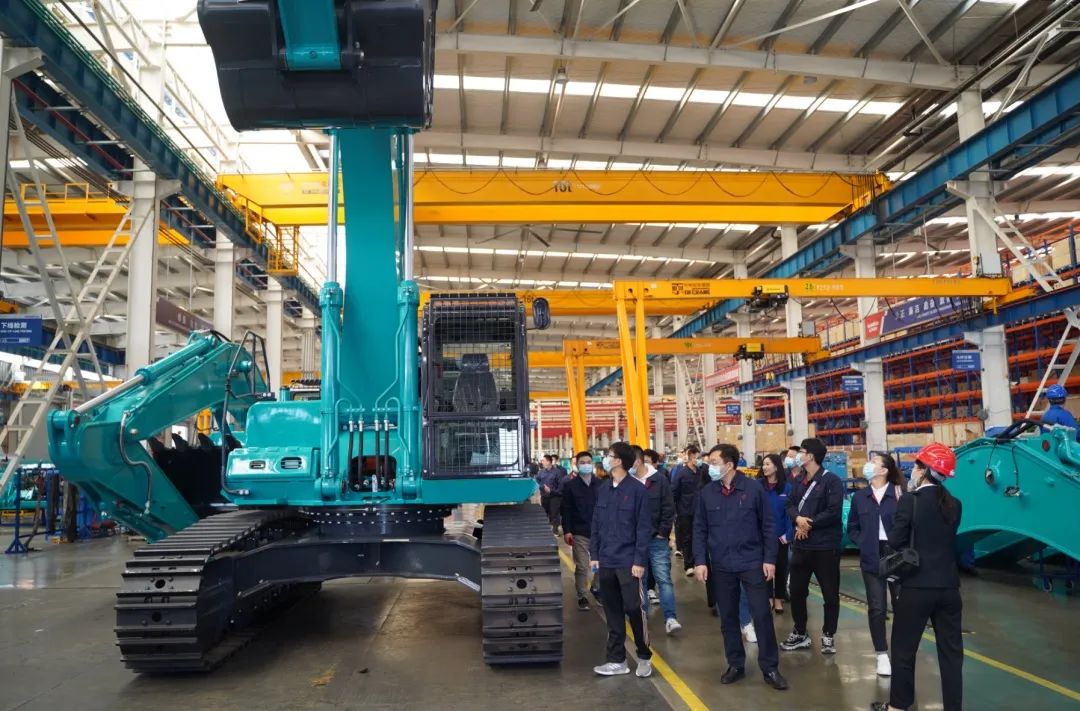 江南工业集团“双百青年”参观PA视讯平台