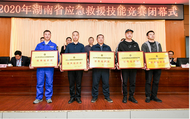 初生牛犊可撼虎 | PA视讯平台应急救援队斩获诸多奖项