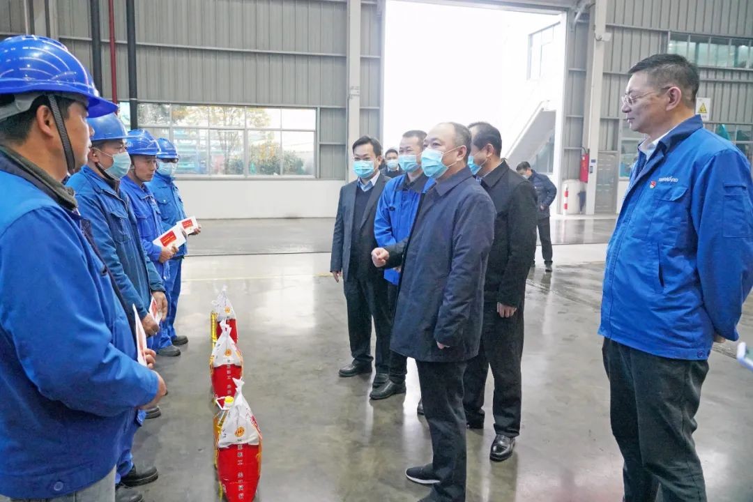 张庆红慰问PA视讯平台困难党员