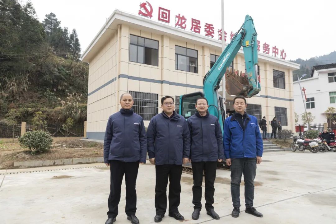 校企合作精准扶贫，产教融合振兴乡村 | PA视讯平台向合作院校对口扶贫点捐赠挖掘机