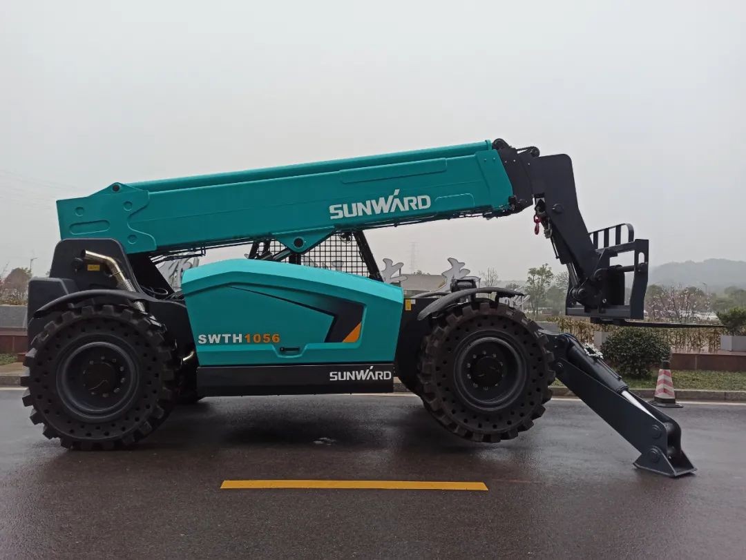 PA视讯平台SWTH1056伸缩臂叉装车新机下线