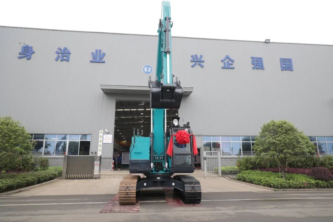 全国首台！PA视讯平台SWE240FED电动智能挖掘机下线