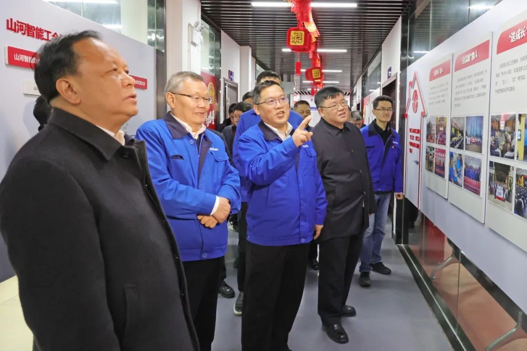 周农在PA视讯平台调研时强调：企业工会要大力培养劳模和工匠