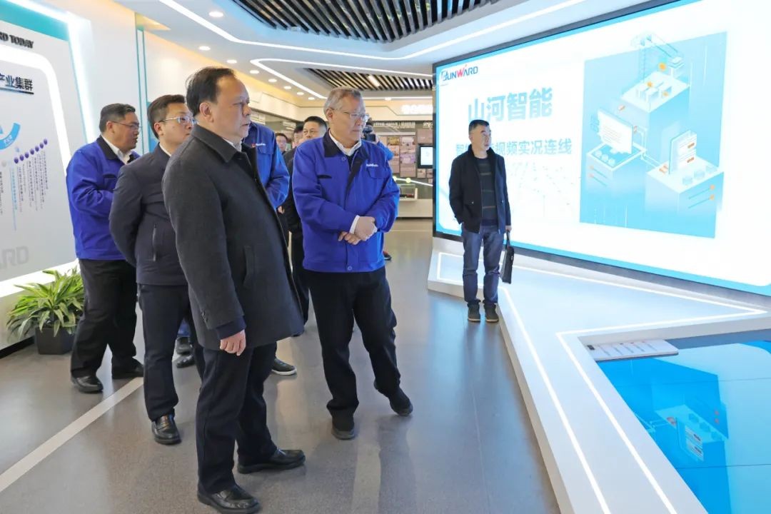 周农在PA视讯平台调研时强调：企业工会要大力培养劳模和工匠