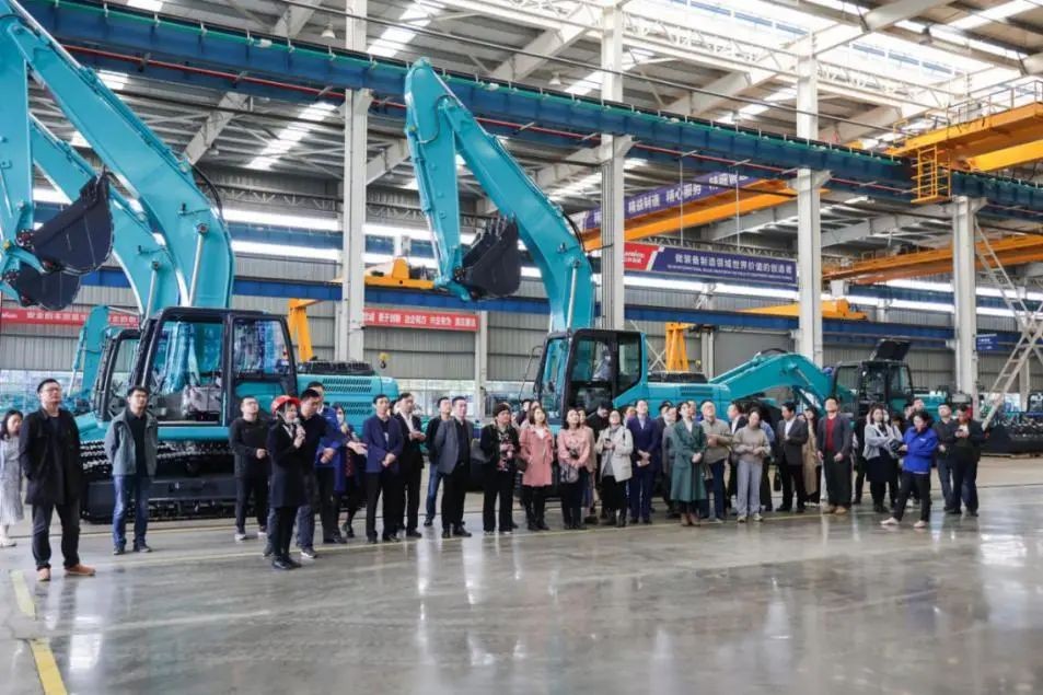 民主党派湖南省委机关青工委团队一行考察PA视讯平台