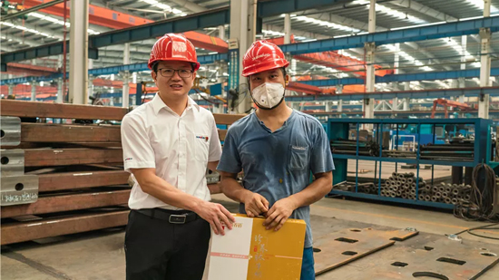 万力集团“送清凉”活动，慰问一线员工