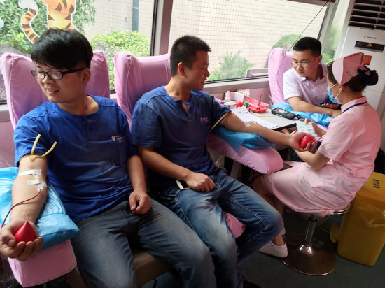 血液连接你我大爱感动星城——记PA视讯平台2016年夏季无偿献血活动