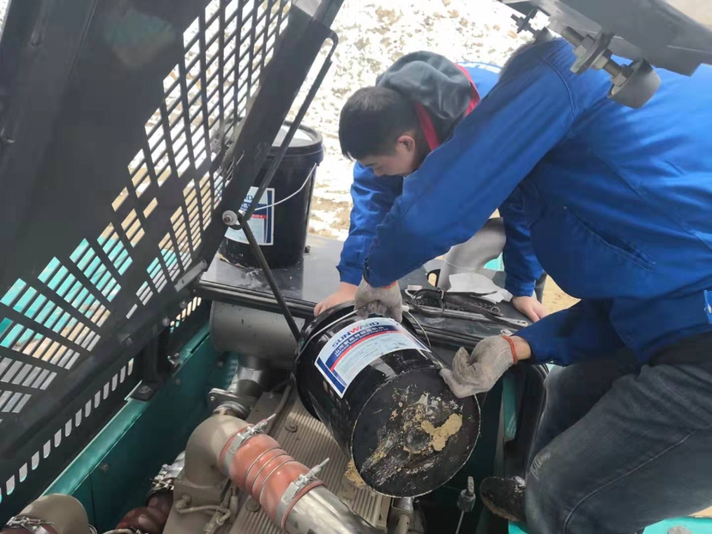 PA视讯平台470挖机成功挑战世界屋脊