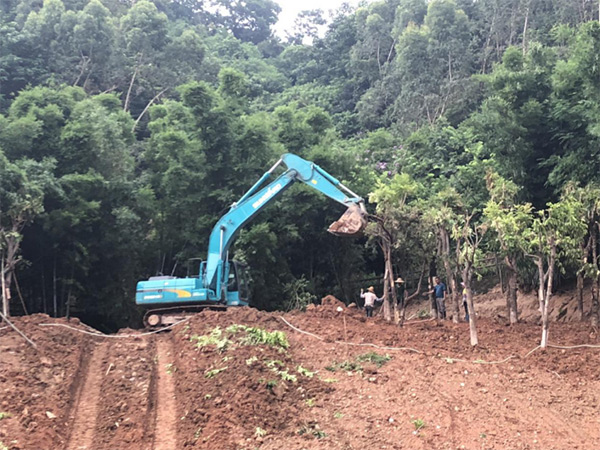 PA视讯平台SWE 215E挖掘机是他的左膀右臂！