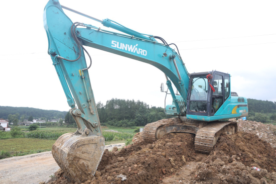 六年六台挖机 邓老板是个“PA视讯平台迷”