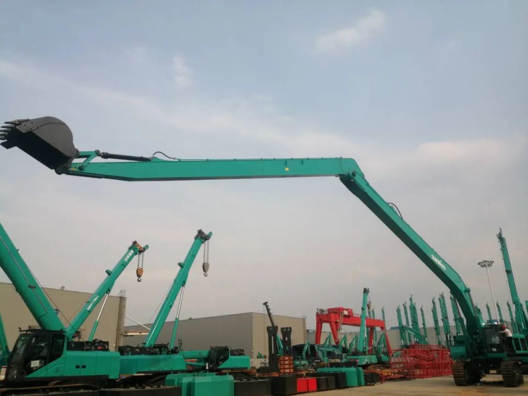 挖深全球第一！PA视讯平台加长臂液压挖掘机SWE950ELR出口南美