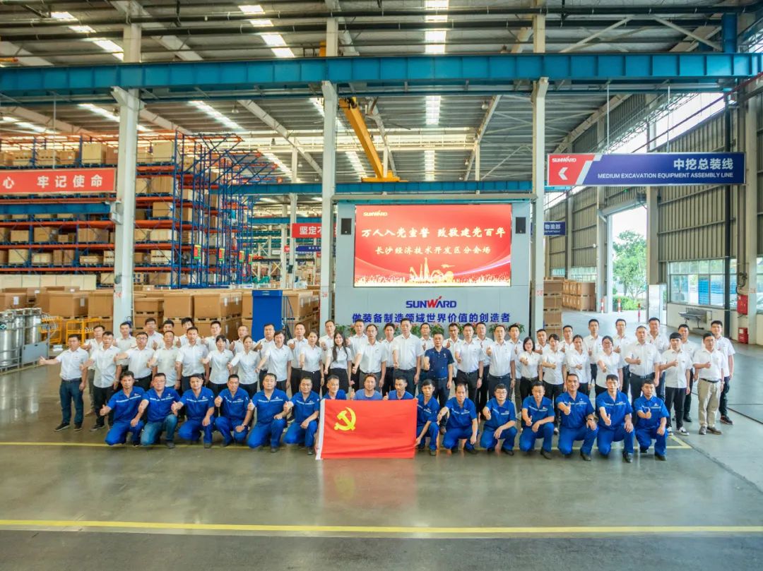 接续奋斗再出发——PA视讯平台党委举行新党员入党宣誓和老党员重温入党誓词活动