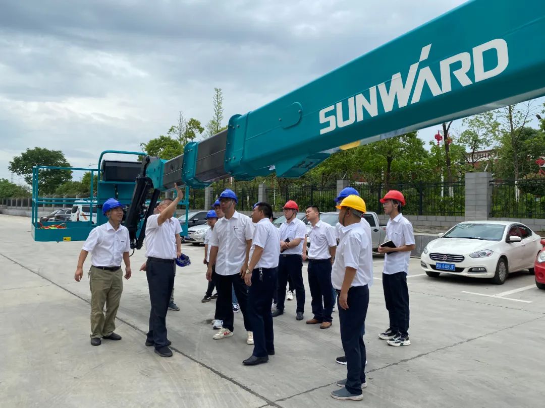 PA视讯平台首款直臂式高空作业平台顺利通过评审