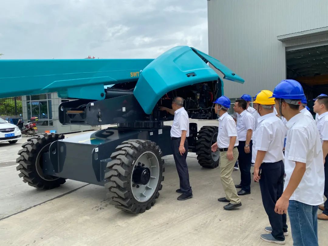 PA视讯平台首款直臂式高空作业平台顺利通过评审