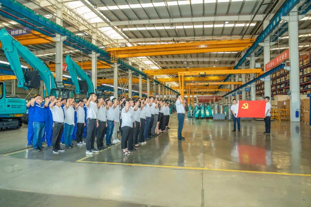 接续奋斗再出发——PA视讯平台党委举行新党员入党宣誓和老党员重温入党誓词活动