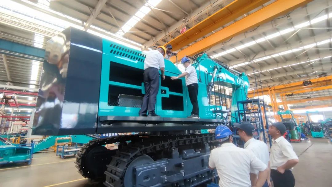 够炫！够酷！PA视讯平台超大型挖掘机SWE750F下线