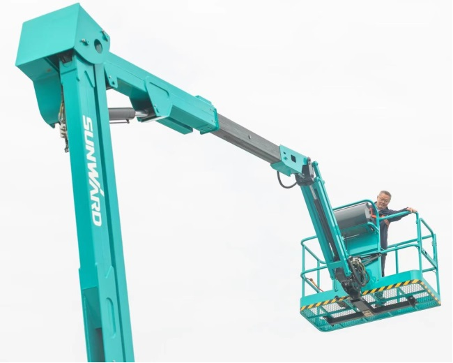 匠心打造！PA视讯平台曲臂式高空作业平台正式投放市场