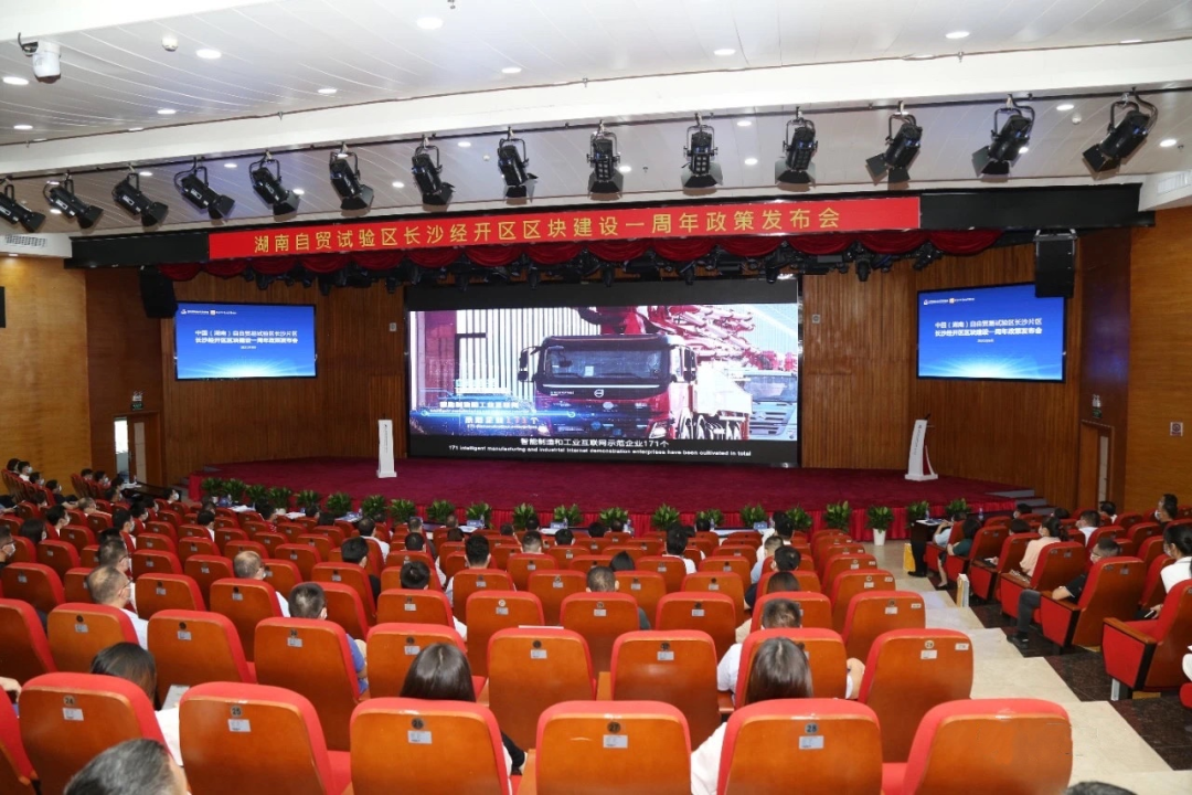 携手长沙经开区,PA视讯平台探索工程机械二手设备出口