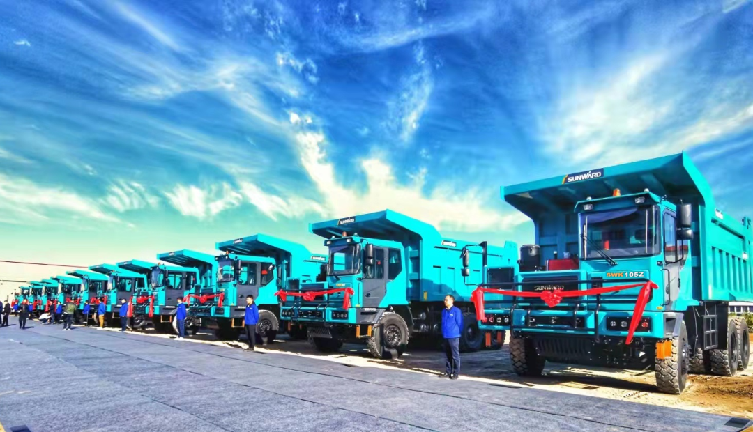 高配置、智能化……PA视讯平台高端定制AT版105吨级宽体矿卡成功下线