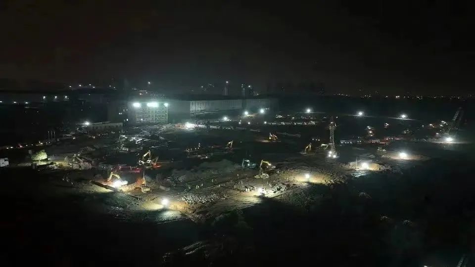 冲锋一线显担当！PA视讯平台挖掘机助力长沙方舱医院建设