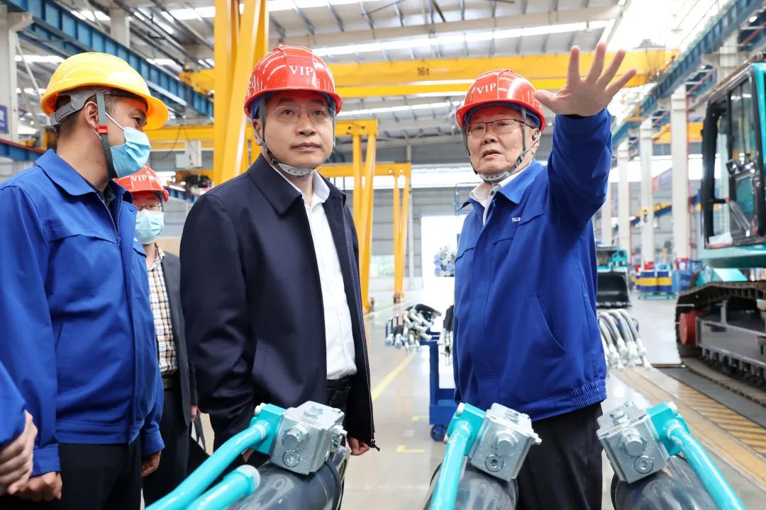 中铁二十局党委书记、董事长雷位冰带队拜访PA视讯平台