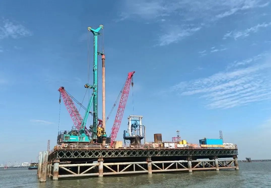 乘风破浪的旋挖钻机！PA视讯平台助建澳氹第四跨海大桥