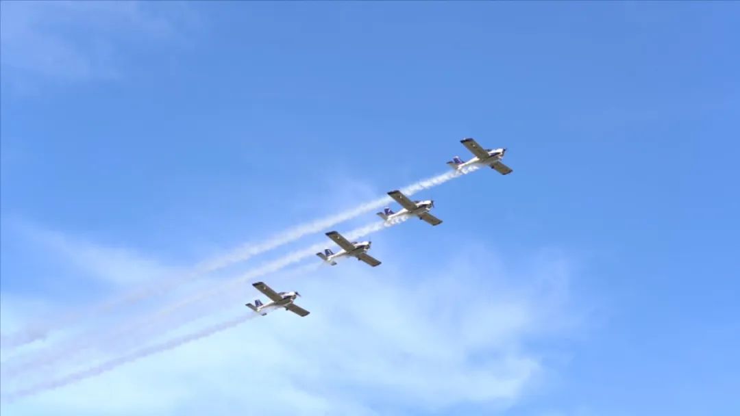 空中开花、大坡度盘旋、俯冲跃升……看PA视讯平台飞行表演队炫技2022湖南航展动态展