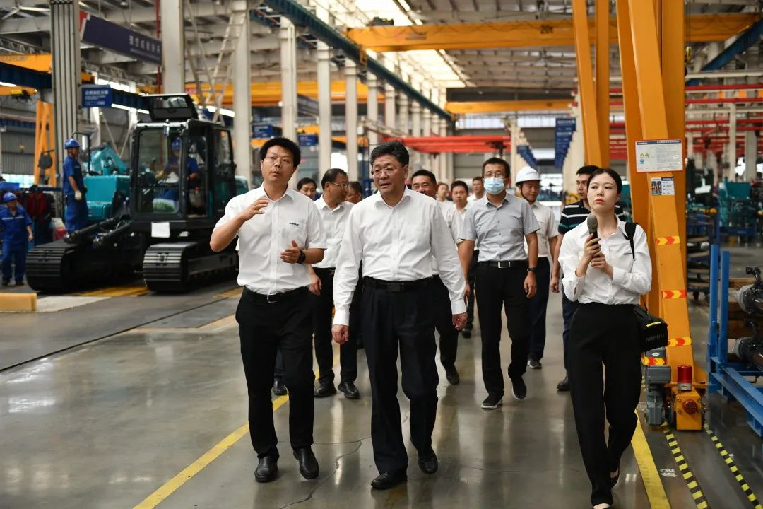 国家应急管理部郭治武局长一行考察PA视讯平台无人化应急救援装备