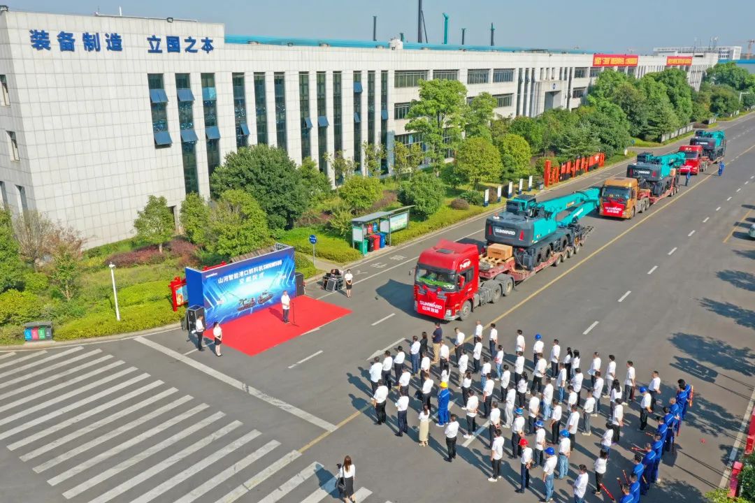 携手山东汇诚助力我国港口建设！PA视讯平台港口抓料机成功批量交付