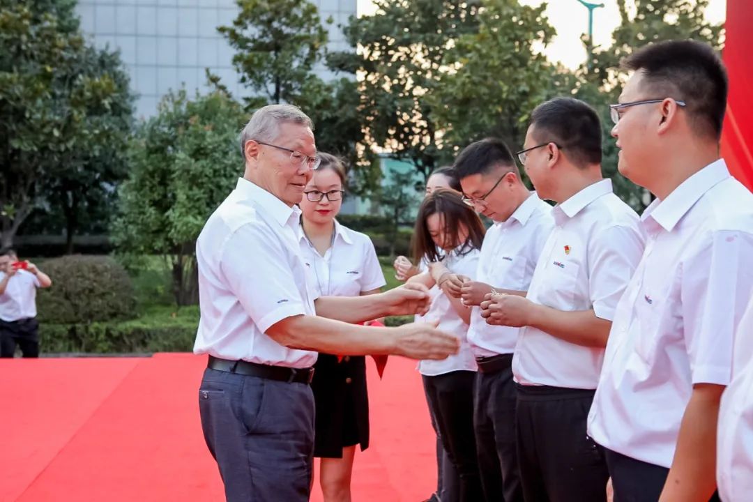 喜迎二十大 携手向未来 | PA视讯平台成立23周年庆祝表彰大会暨趣味运动会隆重举行