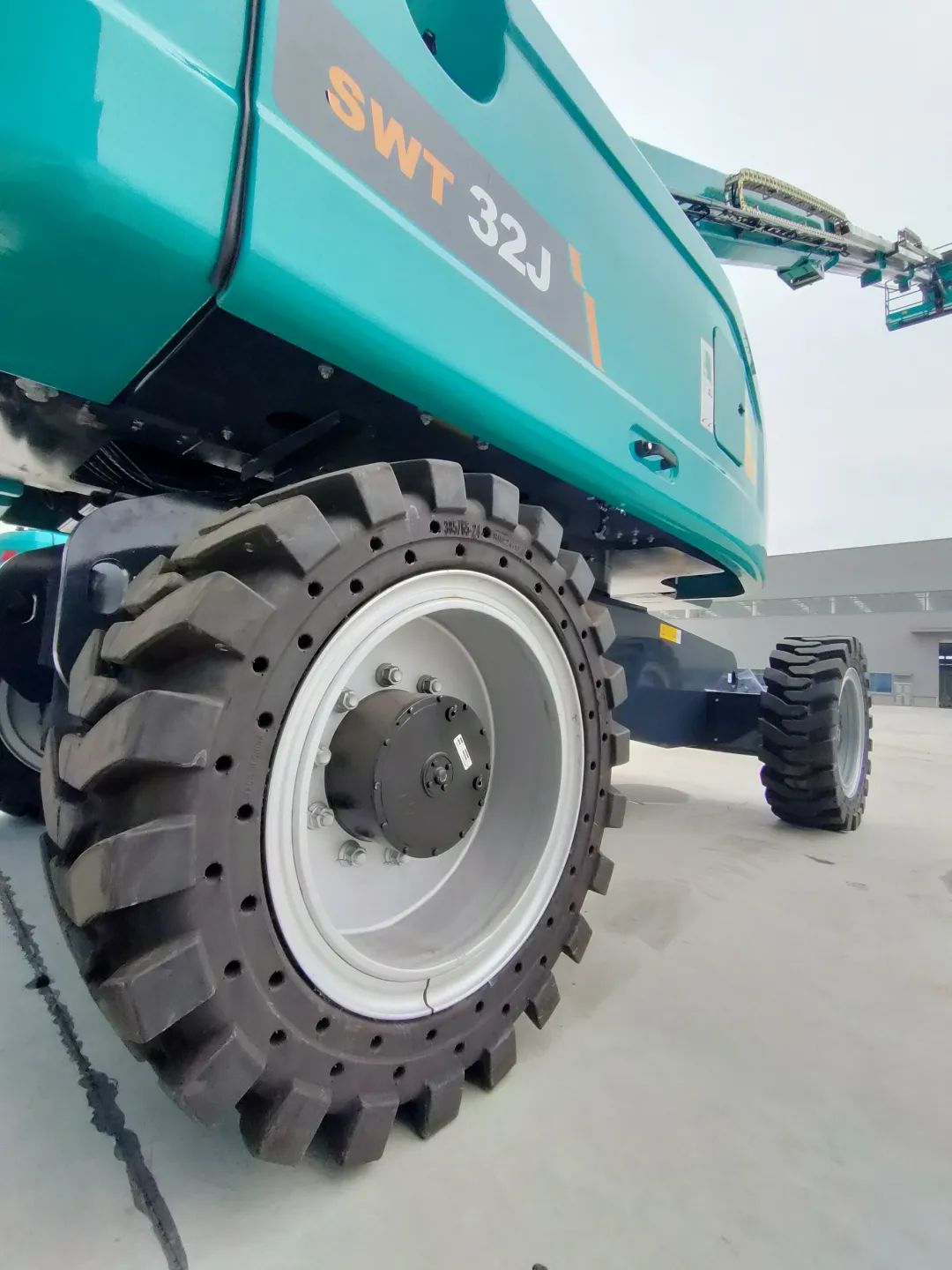 无需扩桥!PA视讯平台国四款32米直臂式高空作业平台成功下线