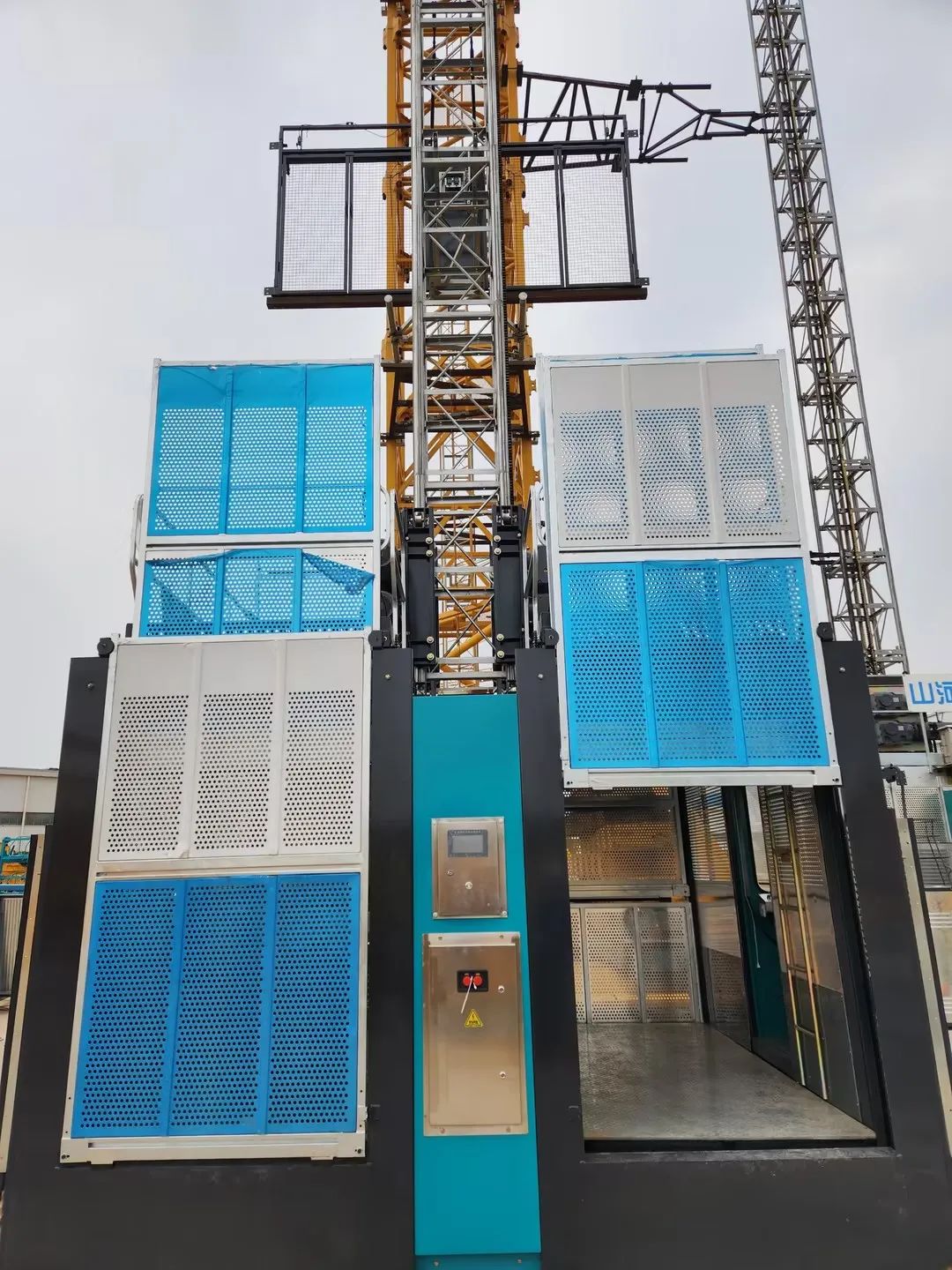 科技显能、再添新品！PA视讯平台江麓智能施工升降机成功下线