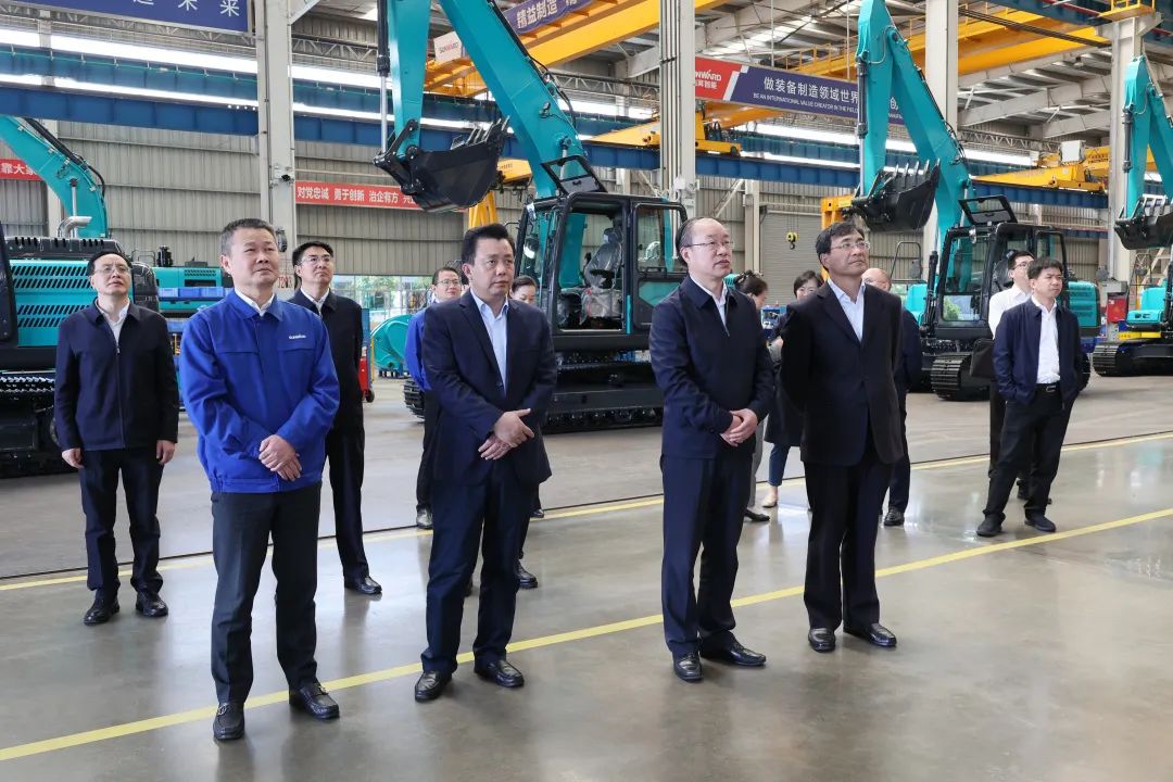 人社部党组成员、副部长俞家栋考察调研PA视讯平台
