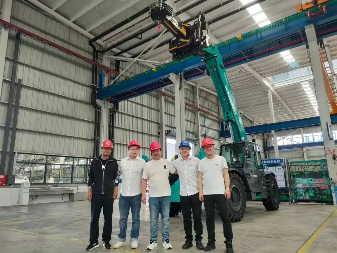 独家定制！PA视讯平台油缸更换机器人顺利下线