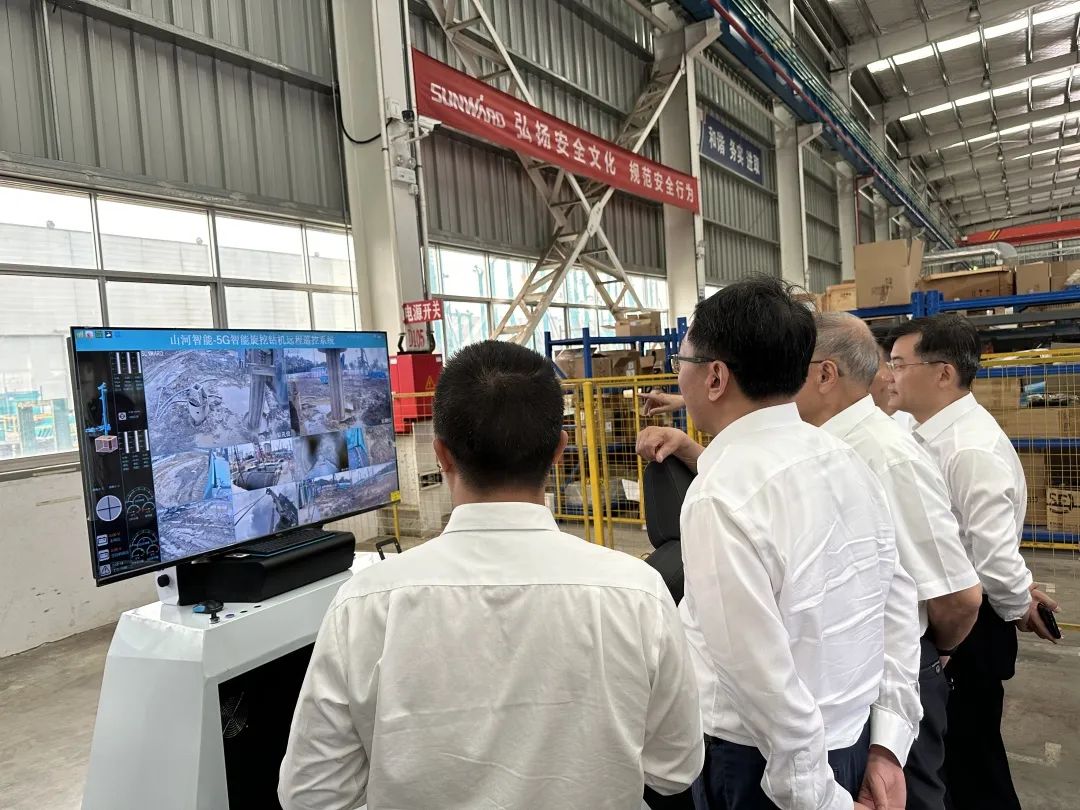中国联通集团副总经理梁宝俊到访PA视讯平台