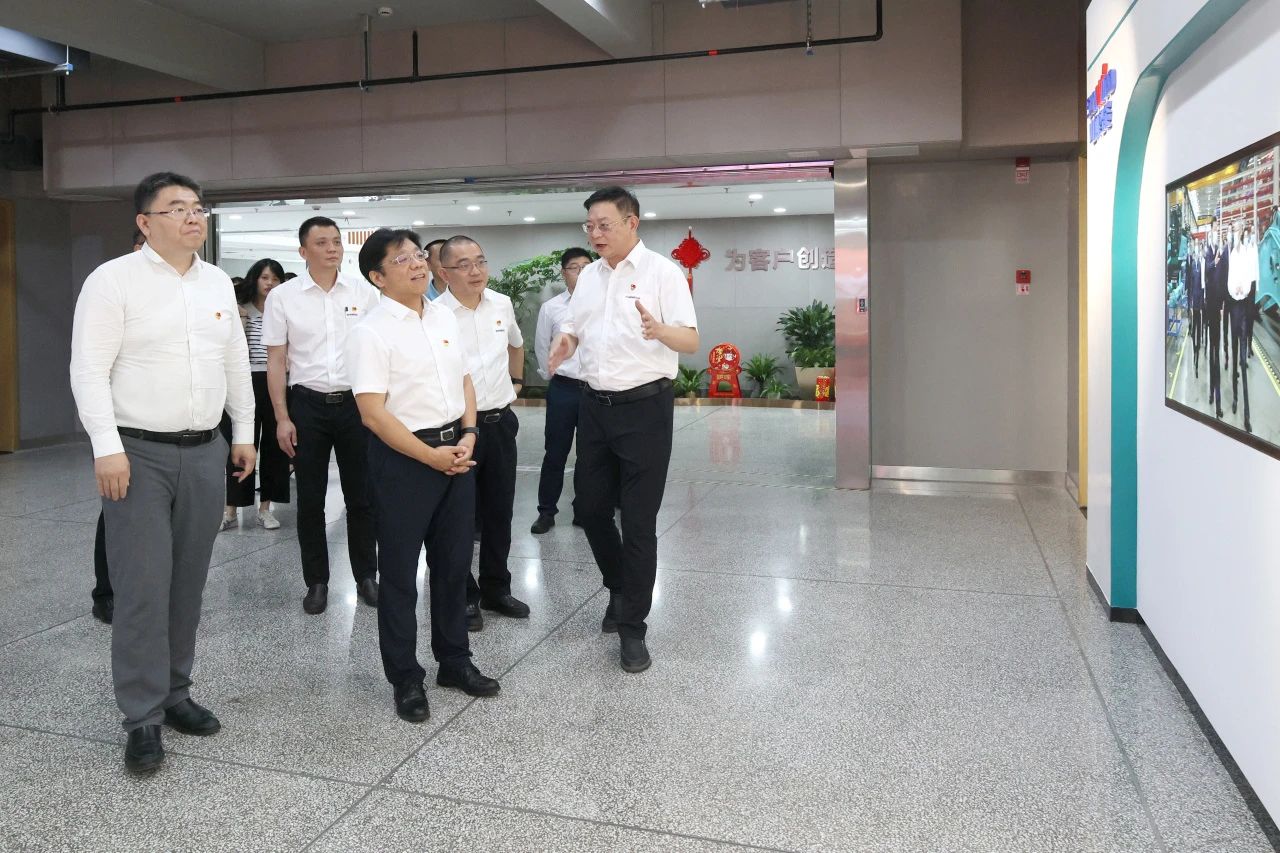 中国进出口银行总行党委委员、副行长李钧一行调研PA视讯平台