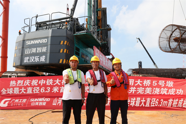 捷报！PA视讯平台完成“全球最大”6.3米直径旋挖桩成孔成桩
