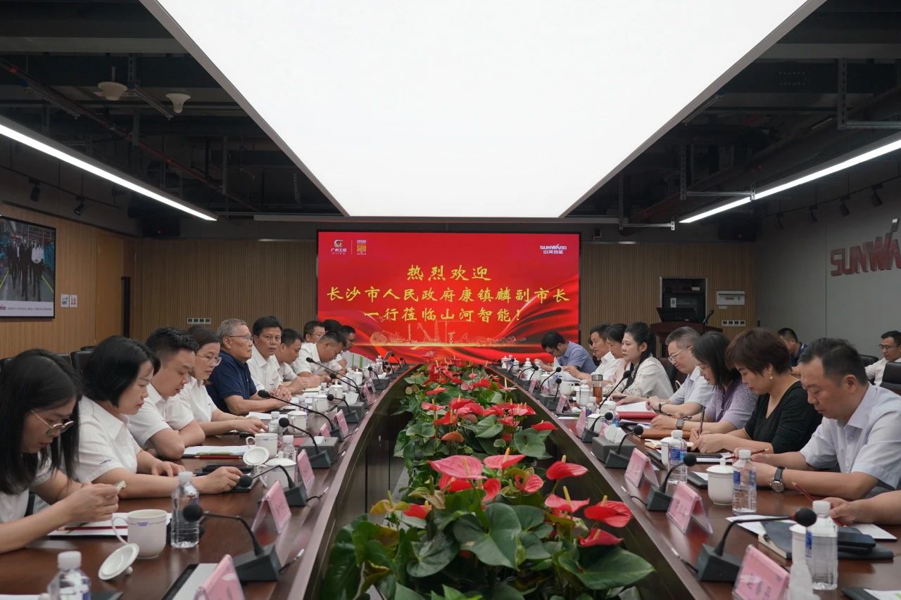 长沙市人民政府副市长、市工商联主席康镇麟调研PA视讯平台