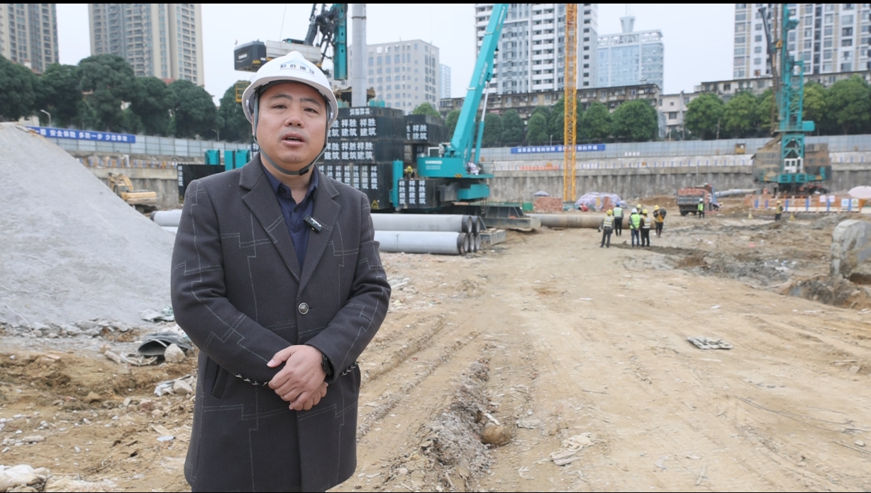 “绿巨人”显神威！PA视讯平台引孔式静力压桩机助建“绿城”南宁民生项目
