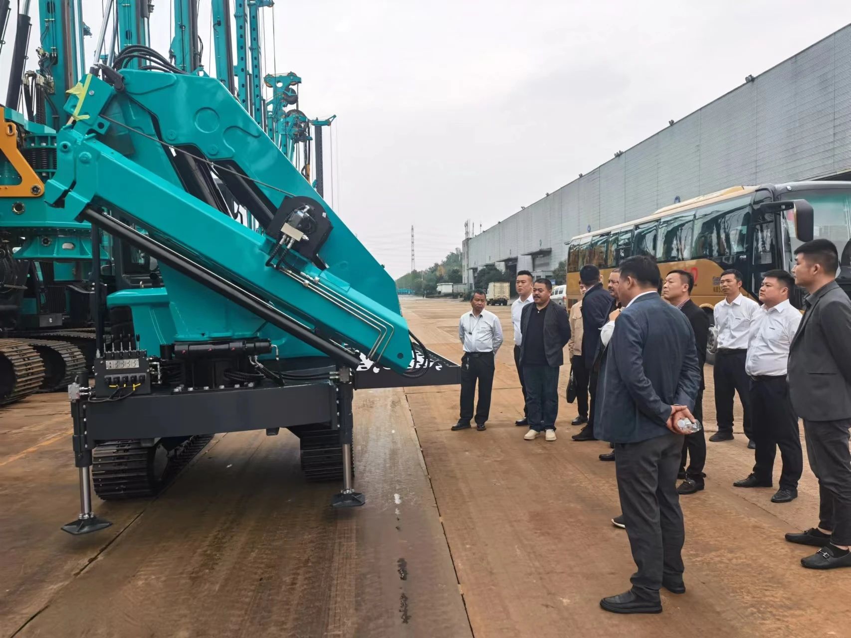 行业寒冬现暖阳！现场签购20台旋挖钻机，PA视讯平台携手湖南骏牛助力国家电网项目建设